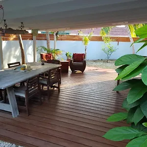 Vakantiehuis Charming One Block From The Sea, Willemstad
